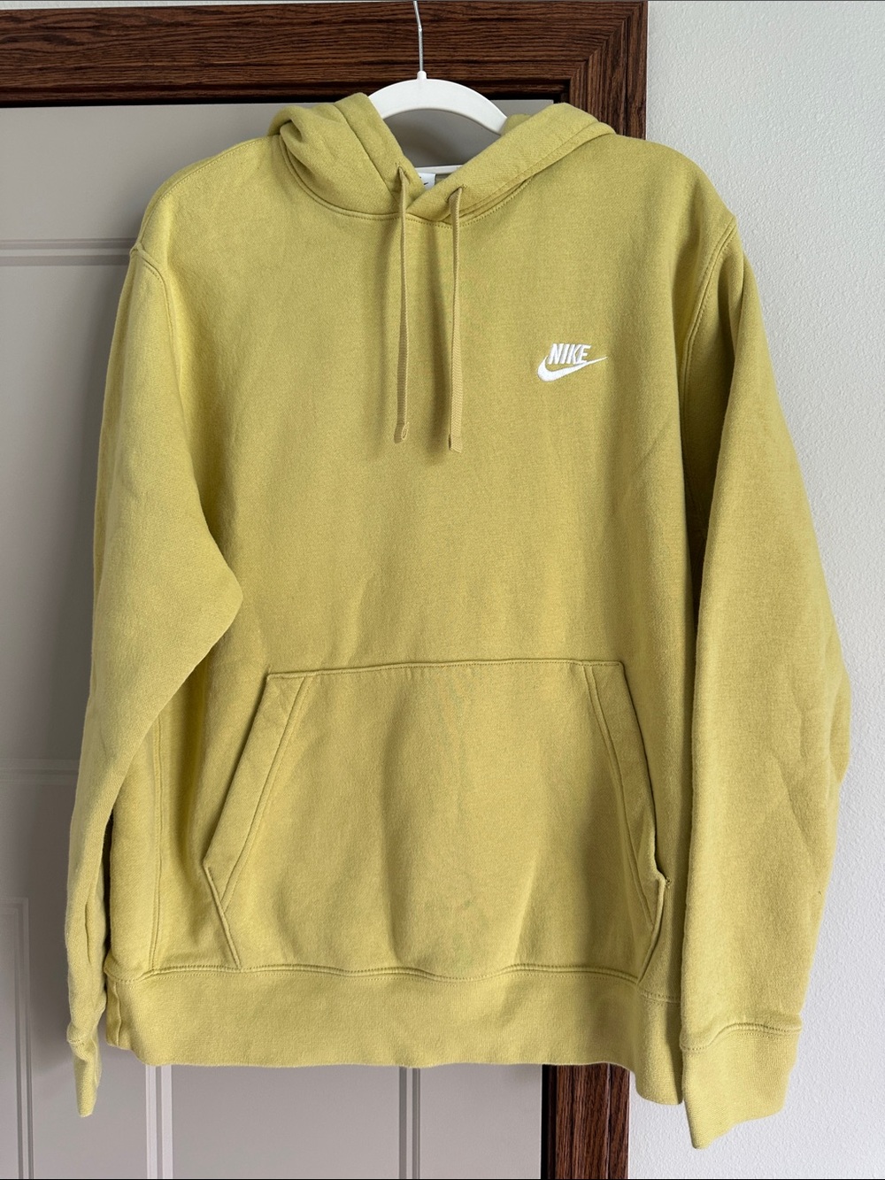 NWOT  Nike Sportswear Club Fleece Hoodie size Large Buff Gold BV2654-720 yellow